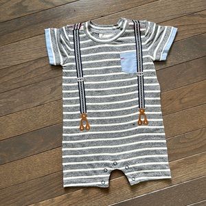 Miniclasix striped onesies w/ faux suspenders & functional pocket. Baby Boy 6M